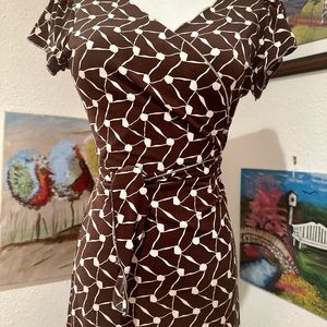 This figure flattering dress in Brown tones for that fall kinda vibe.